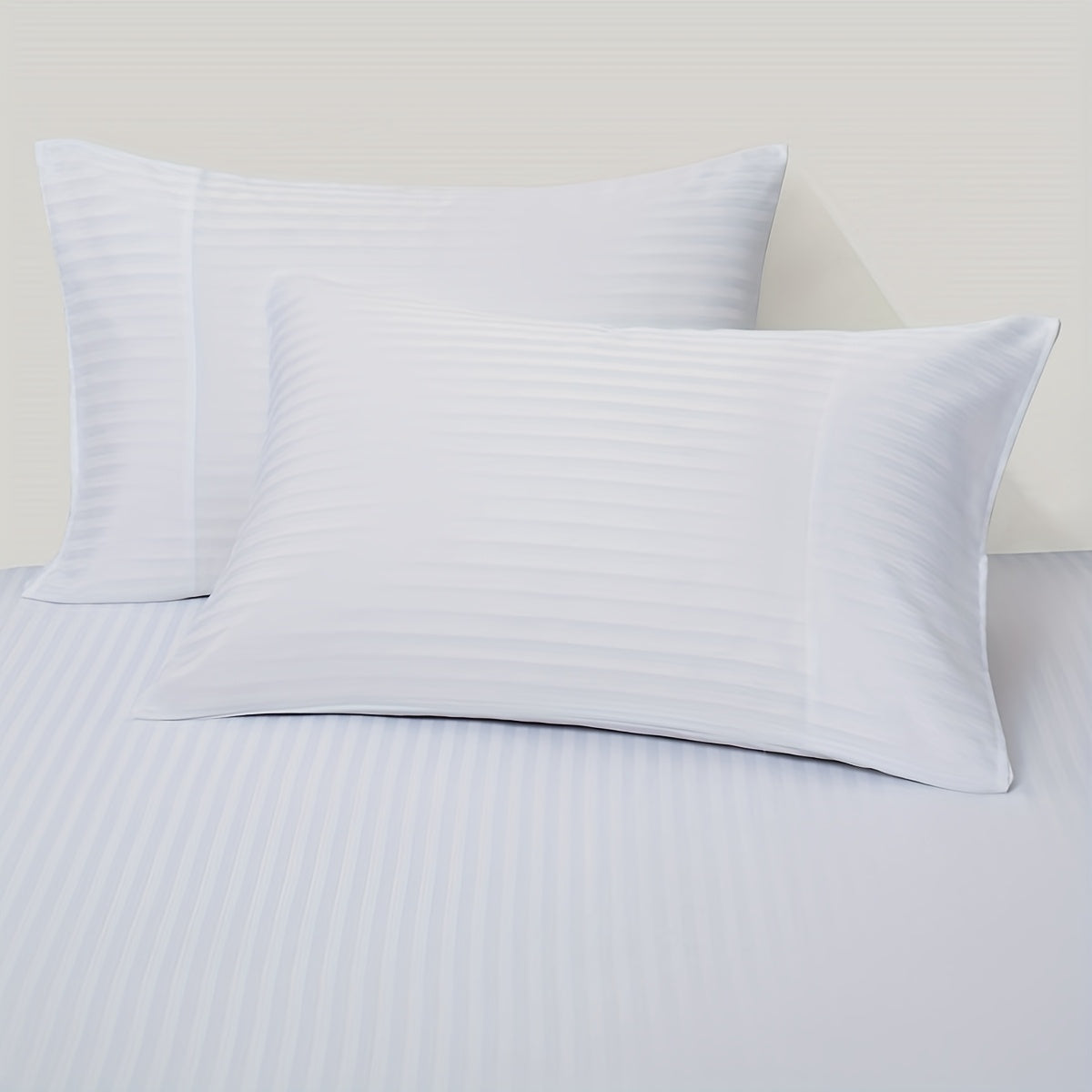 White Stripes | Twin\u002FQueen Size 68x90 | 3pcs Down Comforter Set Soft And Comfortable | Zipper Closure with Corner Ties Includes 1 Duvet Cover And 2 Pillowcases