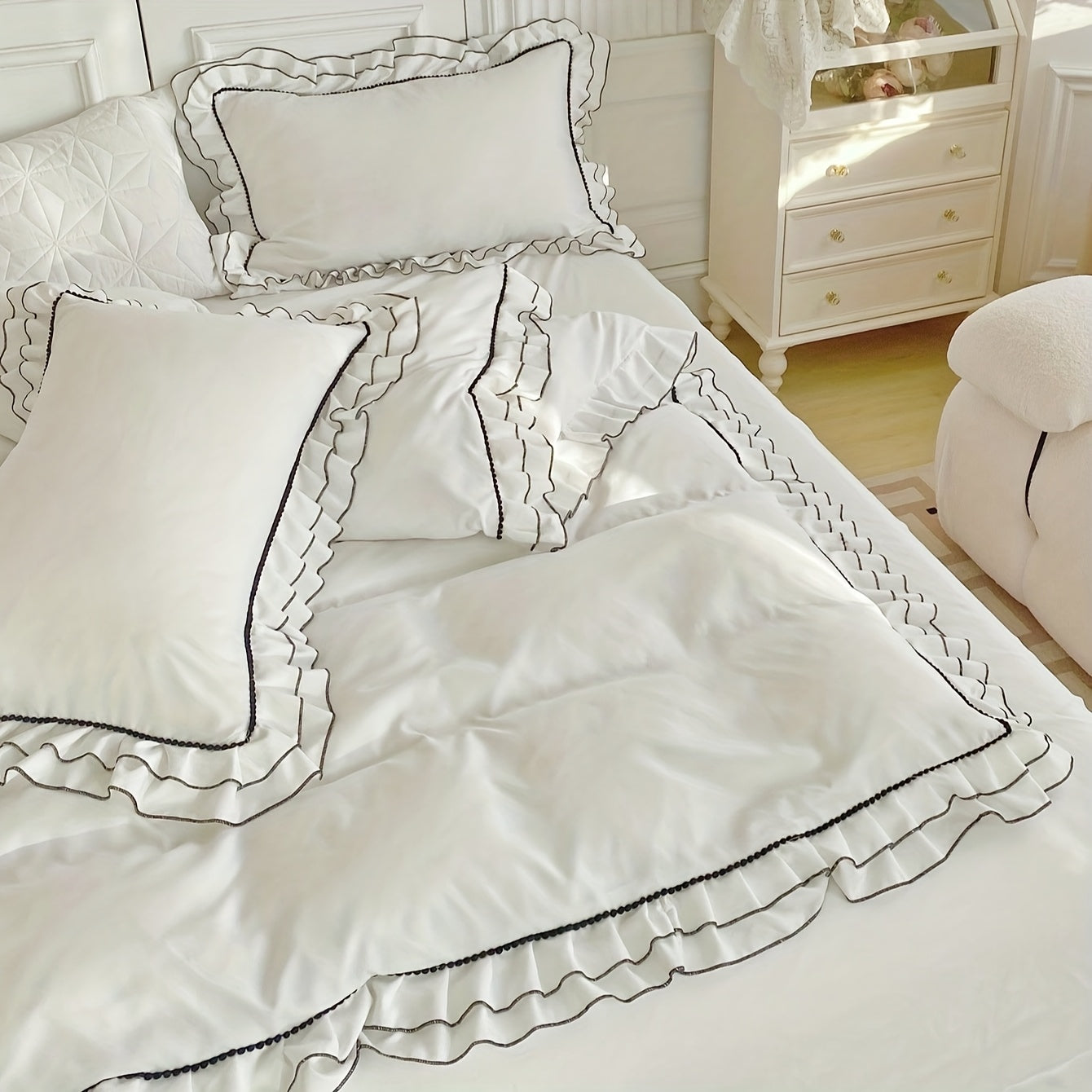 Three Piece Set Of Double-layer Lace with Small Balls, Dreamy, Simple, Light Beige Friendly And Comfortable Bedding (1 * Duvet Cover+2 * Pillowcase), Suitable for All Seasons In Bedrooms, Guest Bedrooms, Machine Washable And Can Be Used As A Gift