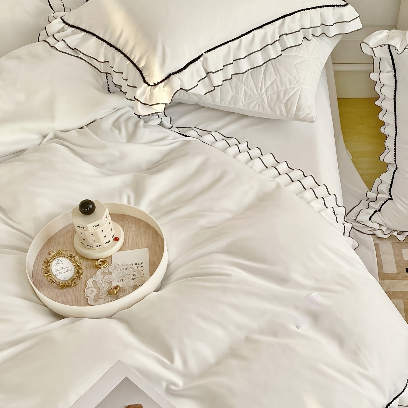 Three Piece Set Of Double-layer Lace with Small Balls, Dreamy, Simple, Light Beige Friendly And Comfortable Bedding (1 * Duvet Cover+2 * Pillowcase), Suitable for All Seasons In Bedrooms, Guest Bedrooms, Machine Washable And Can Be Used As A Gift