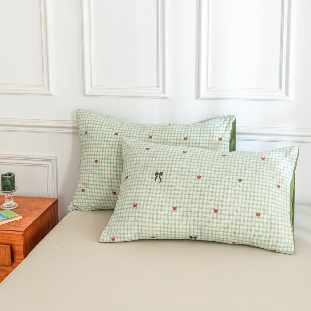 ARTPAGE Queen\u002FKing Duvet Cover Set (1 Duvet + 2 Pillowcases) | Cute Fish Print, Polyester and Acrylic Blend, Embossing, Machine Washable, All-Season Use