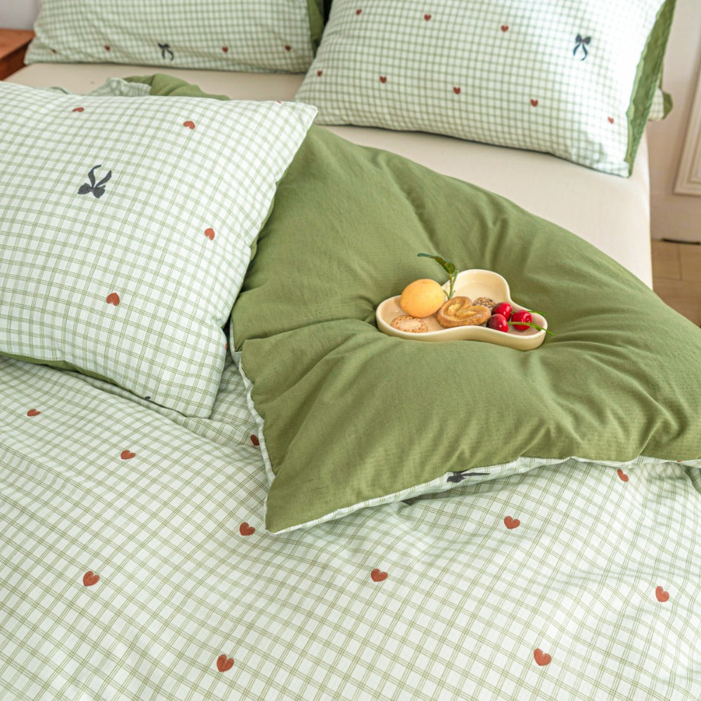 ARTPAGE Queen\u002FKing Duvet Cover Set (1 Duvet + 2 Pillowcases) | Cute Fish Print, Polyester and Acrylic Blend, Embossing, Machine Washable, All-Season Use