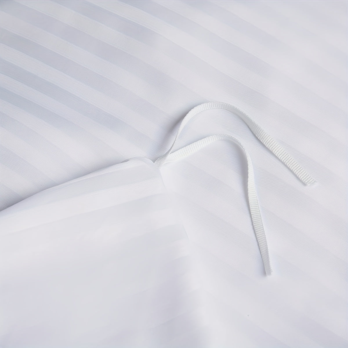 White Stripes | Twin\u002FQueen Size 68x90 | 3pcs Down Comforter Set Soft And Comfortable | Zipper Closure with Corner Ties Includes 1 Duvet Cover And 2 Pillowcases